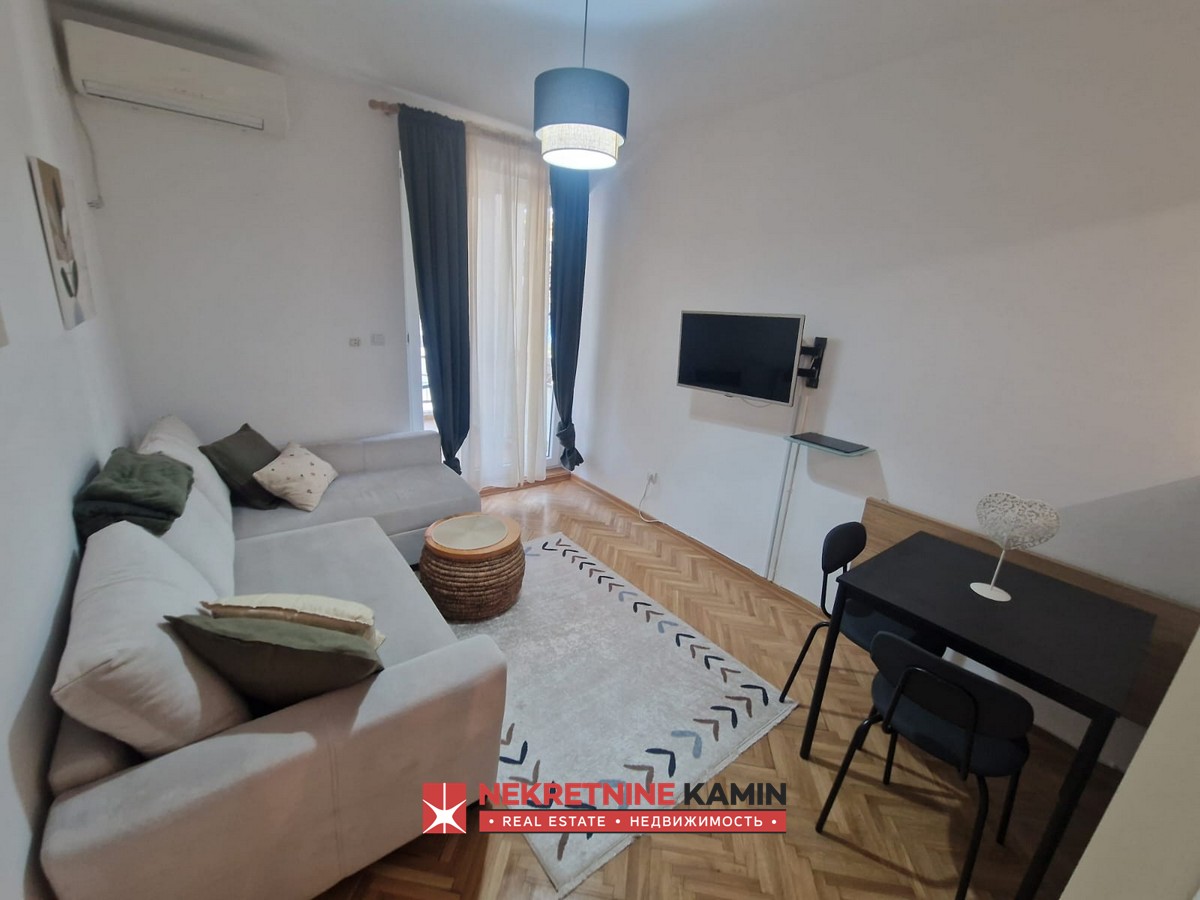 Renoviran jednosoban stan u centru grada, Budva 